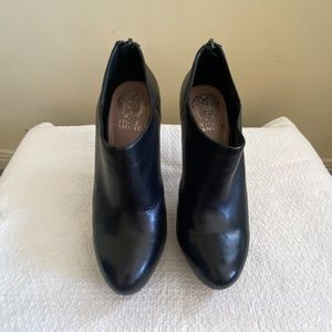 VINCE CAMUTO BOOTIES